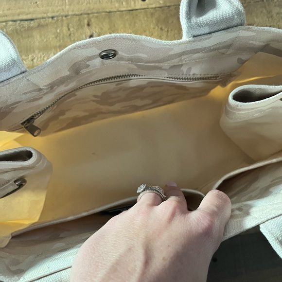 Quilted Koala East/West tote bag - Picture 3 of 5